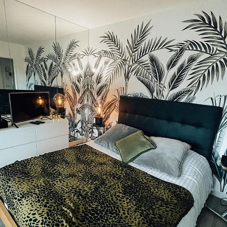 Beautiful Modern Fully Furnished Studio Леваллуа-Перре Екстер'єр фото